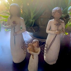 Bundle of Willow Tree decor.